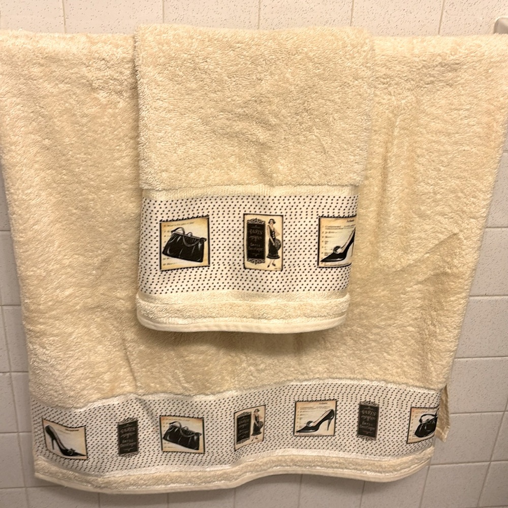 Beautiful towels with shoes and bags decor